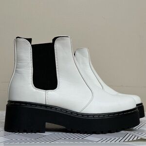 Refresh Rocky-01 White Ankle Booties Size 6